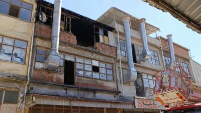 Bursa’nın İnegöl ilçesinde faaliyet gösteren 3 katlı mobilya imalathanesinde çıkan