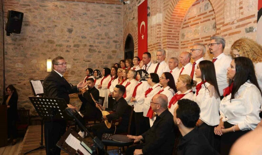 Bursa’da Osmangazi Belediyesi Türk Halk Müziği Topluluğu, dönem sonu konserinde