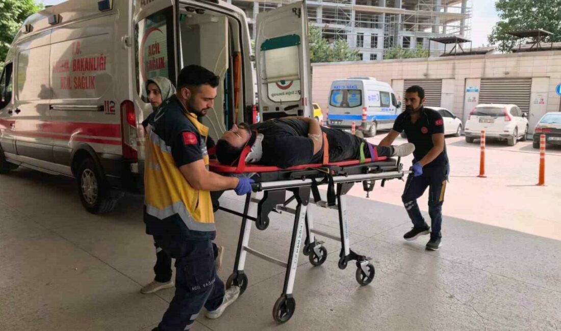Bursa’nın İnegöl ilçesinde otomobil ile çarpışan motosikletin sürücüsü yaralandı. Kaza