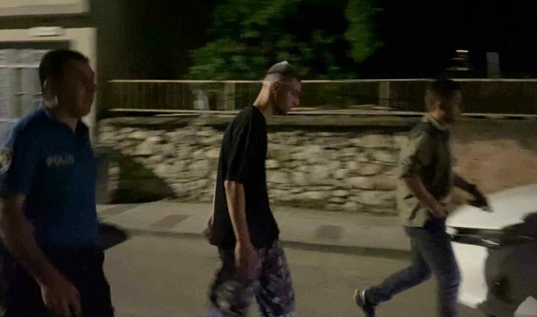 Parktaki gençlere pompalı tüfekle saldıran şahıslar yakalandı Bursa’nın İnegöl ilçesinde çocuk parkında bulunan gençlere yönelik gerçekleştirilen pompalı