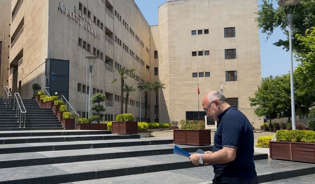 Rahmi Koç’un sözlerine Bursa’dan suç duyurusu: “Bu ülkenin birliğine atılmış bir dinamittir” TÜMBULSEVDER Genel Başkanı Selahattin Turan, iş insanı Rahmi Koç’un kamuoyunda