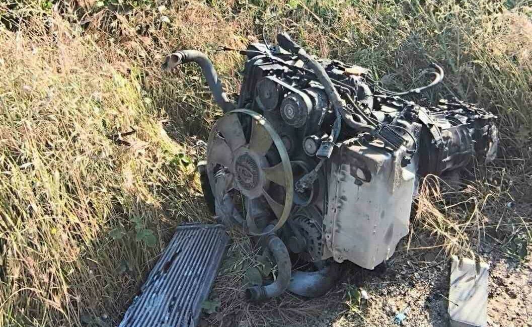 Servis minibüsünün lastiği patladı, direğe çarptı: 6 yaralı Bursa’da seyir halindeki servis minibüsünün lastiğinin patlaması sonucu kontrolden çıkan