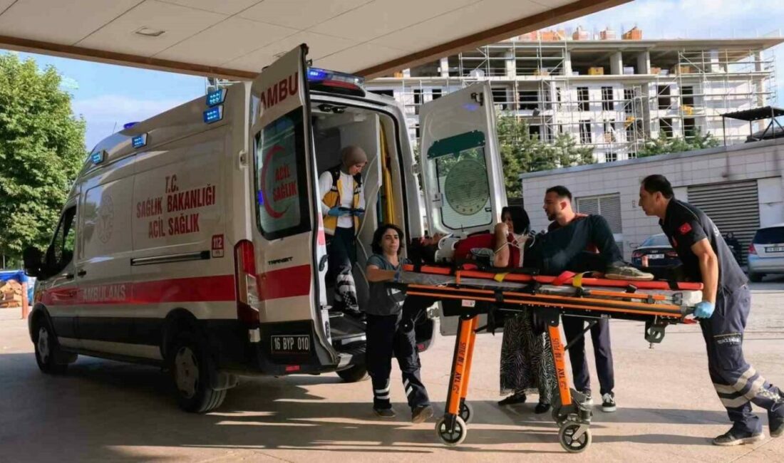 Bursa’nın İnegöl ilçesinde seyir halindeyken fenalaşan motosiklet sürücüsü, park halindeki