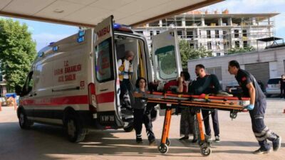 Bursa’nın İnegöl ilçesinde seyir halindeyken fenalaşan motosiklet sürücüsü, park halindeki