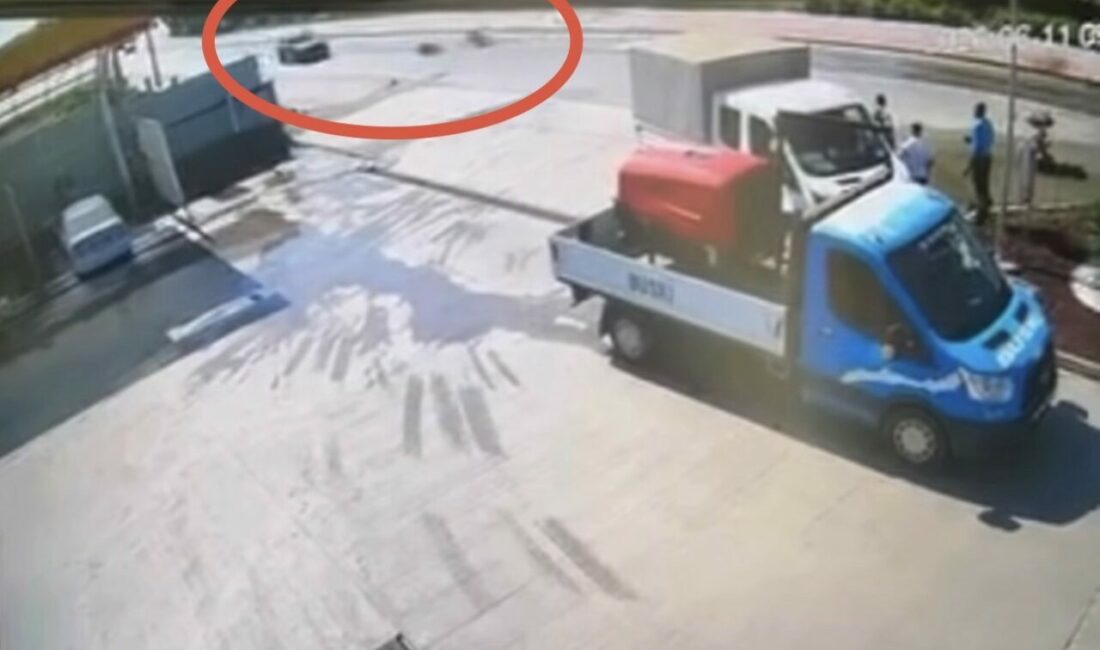 Su birikintisine giren motosiklet sürücüsü, ölümden döndü Bursa’da su birikintisine girerek kontrolden çıkan motosiklet sürücüsü, karşı şeride