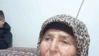 Bursa’da tarlada çalıştıktan sonra öğle yemeğini yiyip dinlenmek için yol