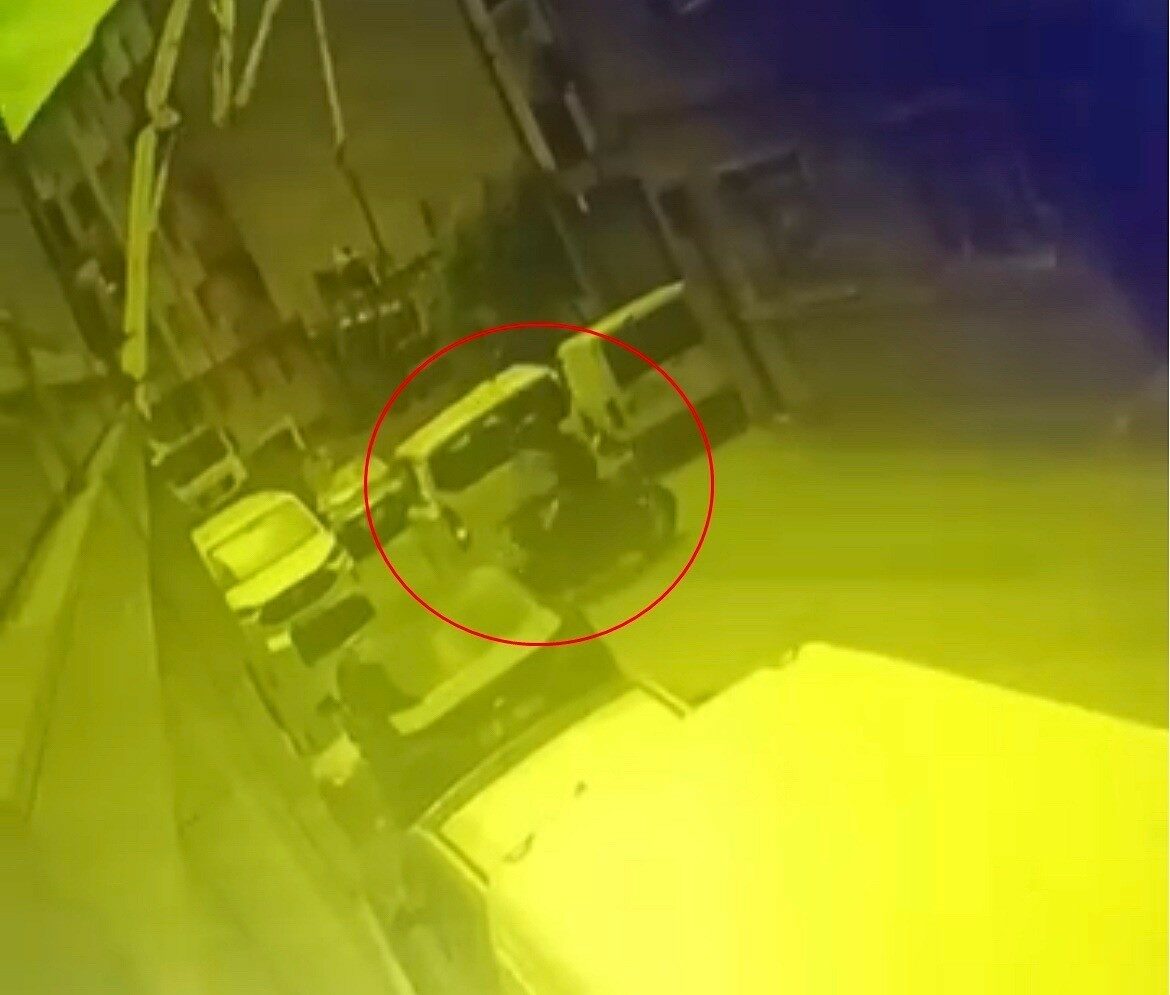 Tekirdağ Çorlu’da geri hareket eden panelvan minibüsün çarptığı motosiklet devrildi.
