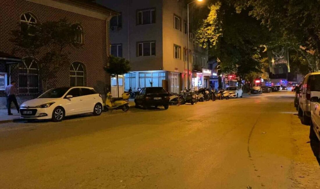 Bursa’nın İnegöl ilçesinde meydana gelen bıçaklı kavgada bir kişi ağır