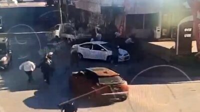 Bursa’nın İznik ilçesinde trafikte “Önüne bak” uyarısıyla başlayan tartışma, tekmeli
