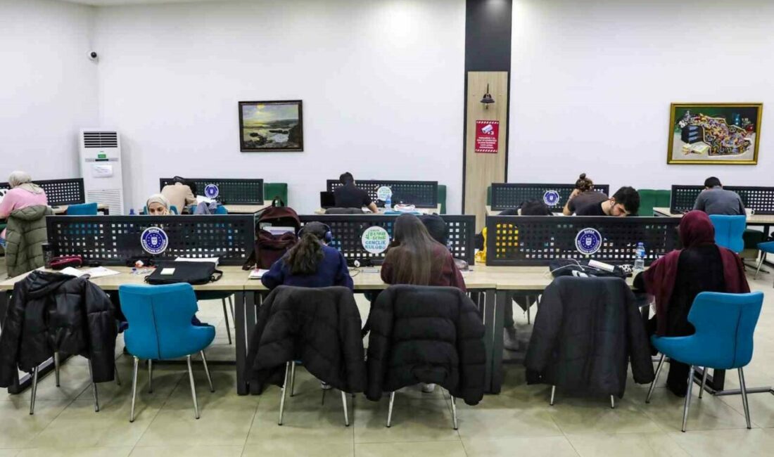 Üniversite adayları için deneme sınavı Her alanda gençlerin yanında olan Bursa Büyükşehir Belediyesi, üniversite sınav