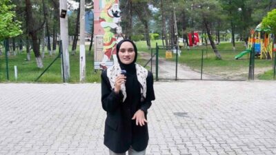 Uşak Üniversitesi İletişim Fakültesi Yeni Medya ve İletişim Bölümü öğrencileri,