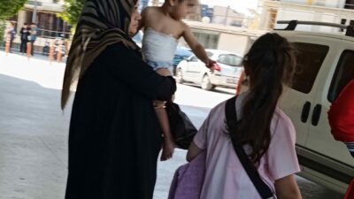 Bursa’nın İnegöl ilçesinde meydana gelen olayda üzerine kaynar çay dökülen