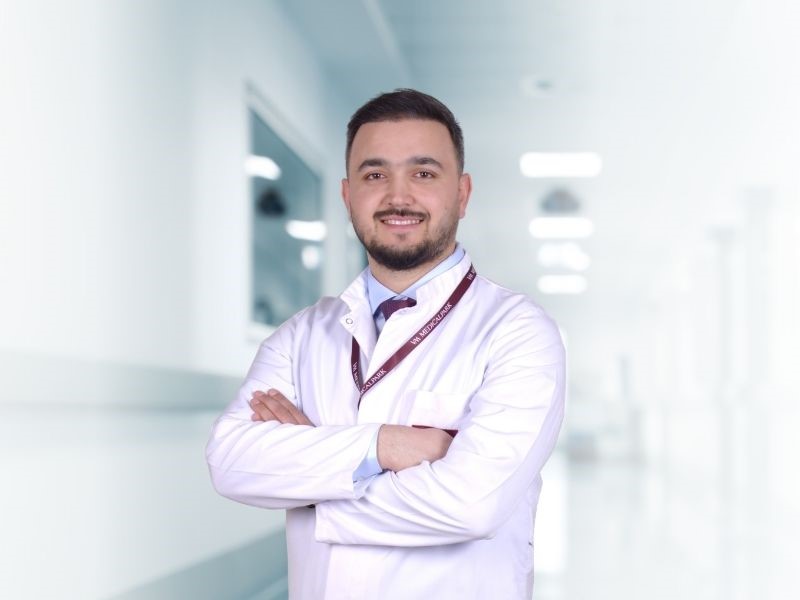 Yaz sünnetleri için uzmanından kritik enfeksiyon uyarısı Yaz sünnetlerinde enfeksiyon riskinin sıcaklık ve terleme nedeniyle daha fazla