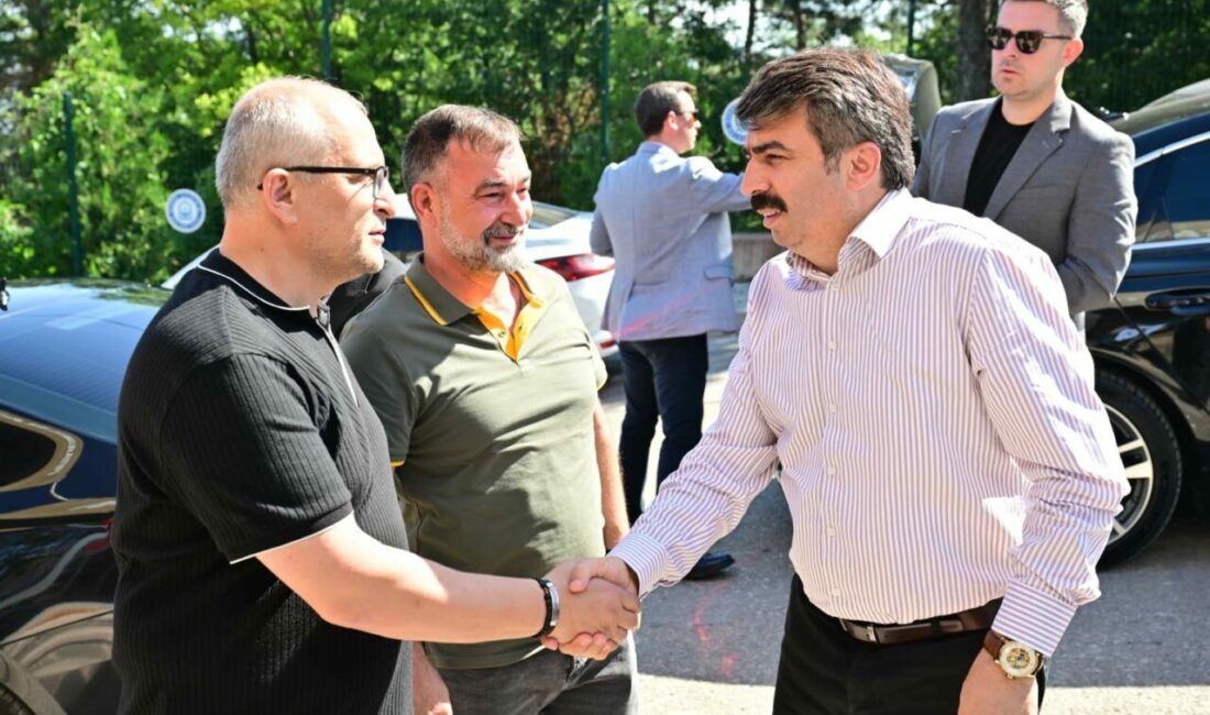 Yıldırım Belediye Başkanı Oktay Yılmaz, muhtarlarla bir araya geldi Bursa’da Yıldırım Belediye Başkanı Oktay Yılmaz, mahallelerin ihtiyaç ve taleplerini
