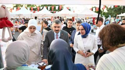 Bursa’da Yıldırım Belediyesi tarafından geleneksel hale getirilen El Emekleri Festivali’nin