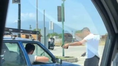 Bursa’nın İnegöl ilçesinde seyir halindeki otomobilde alkol alarak ayaklarını araç
