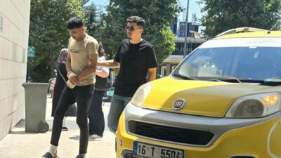 Bursa’nın İnegöl ilçesinde polis kovalamacasıyla yakalanan şüphelinin üzerinden yaklaşık 50