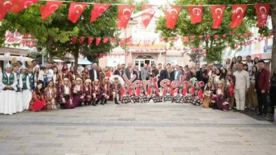 Yenişehir ve Keles belediyelerinin ortaklaşa düzenlediği Nilüfer Hatun Gelin Uğurlama