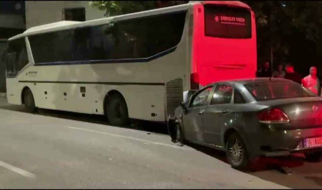 Alkollü sürücü önce duvara sonra otobüse çarptı: 2 ağır yaralı Bursa’nın Yıldırım ilçesinde alkollü olduğu öğrenilen sürücünün direksiyon hakimiyetini kaybettiği