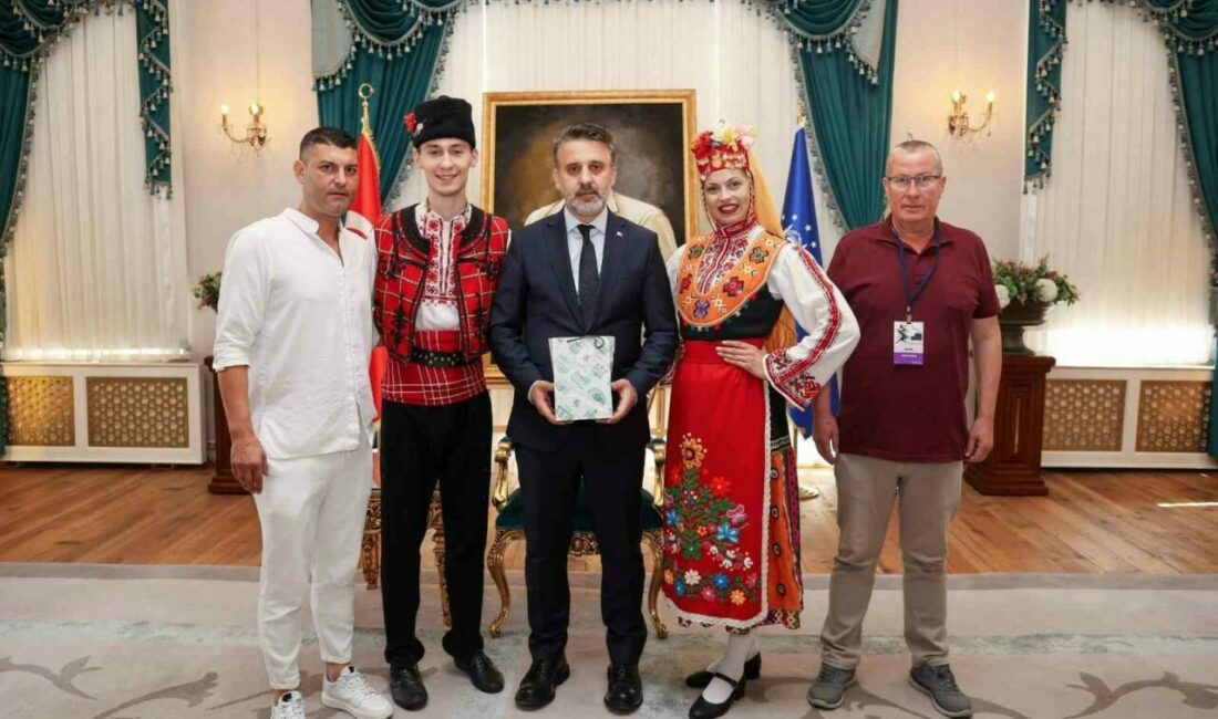 Altın Karagöz ekiplerinden Başkan Vekili Biba’ya ziyaret Bursa Büyükşehir Belediyesi Başkan Vekili Şahin Biba, Büyükşehir Belediyesi adına