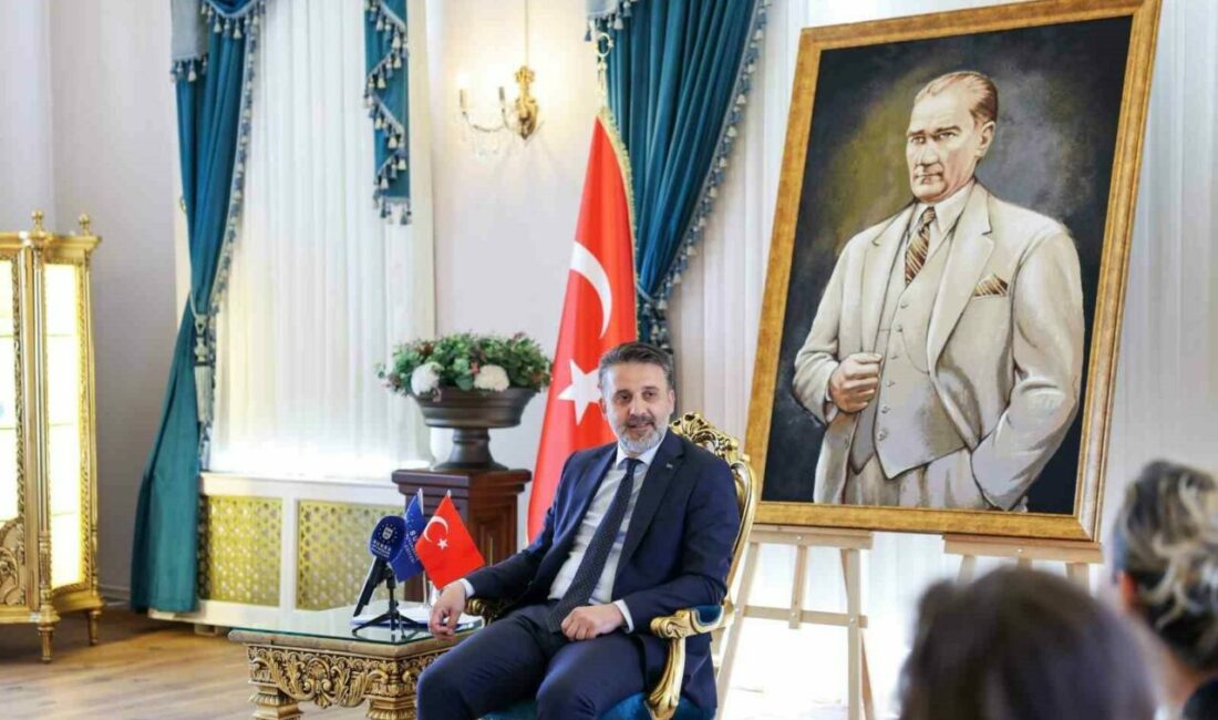 Altın Karagöz ekiplerinden Başkan Vekili Biba’ya ziyaret Bursa Büyükşehir Belediyesi Başkan Vekili Şahin Biba, Büyükşehir Belediyesi adına