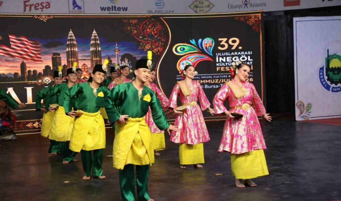 Altın Mobilya halk dansları yarışmasında heyecan başladı İnegöl Belediyesi’nin düzenlediği 39. Uluslararası Kültür Sanat Festivali kapsamında bu