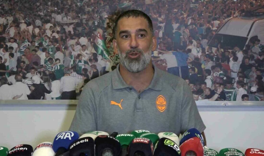 Arda Turan’dan Bursaspor’a ve taraftara övgü Shakhtar Donetsk Teknik Direktörü Arda Turan, Bursaspor ile 0-0 berabere