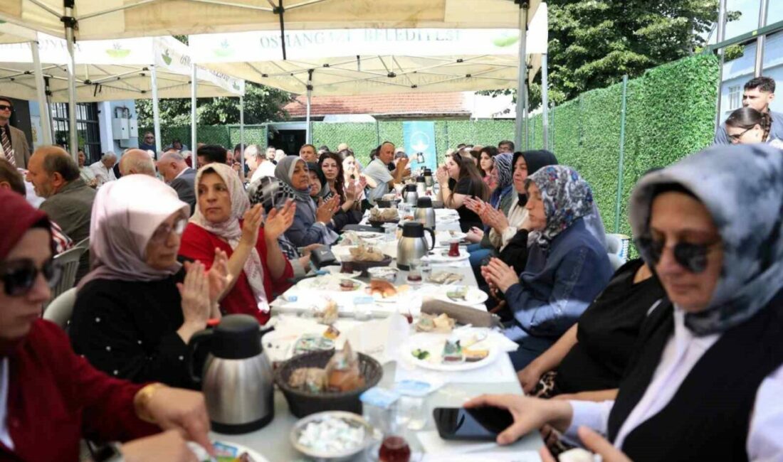 Osmangazi Belediye Başkanı Erkan Aydın, mahalle ziyaretleri kapsamında Çirişhane Mahallesi