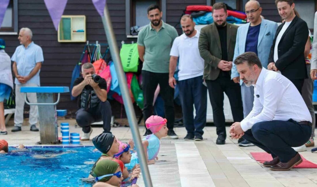 Başkan Vekili Biba’dan minik yüzücülere ziyaret Bursa Büyükşehir Belediyesi Başkan Vekili Şahin Biba, Yaz Spor Okulları’nı