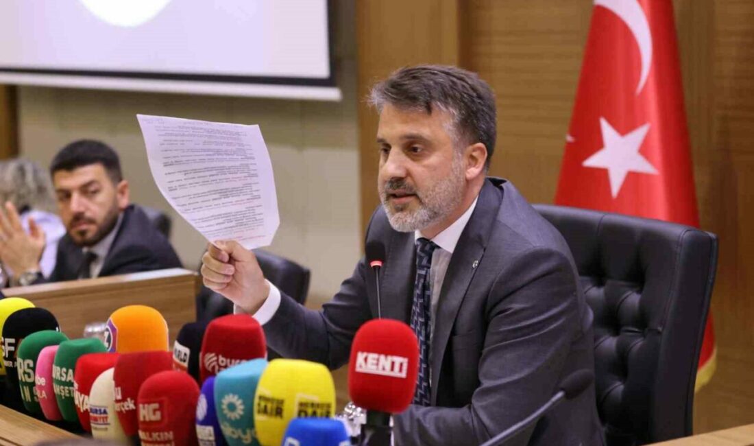 Bursa Büyükşehir Belediye Meclisi’nin Temmuz ayı 1’inci oturumunda gündem maddeleri görüşüldü Bursa Büyükşehir Belediyesi Başkan Vekili Şahin Biba, Büyükşehir Belediye Meclisi’nin