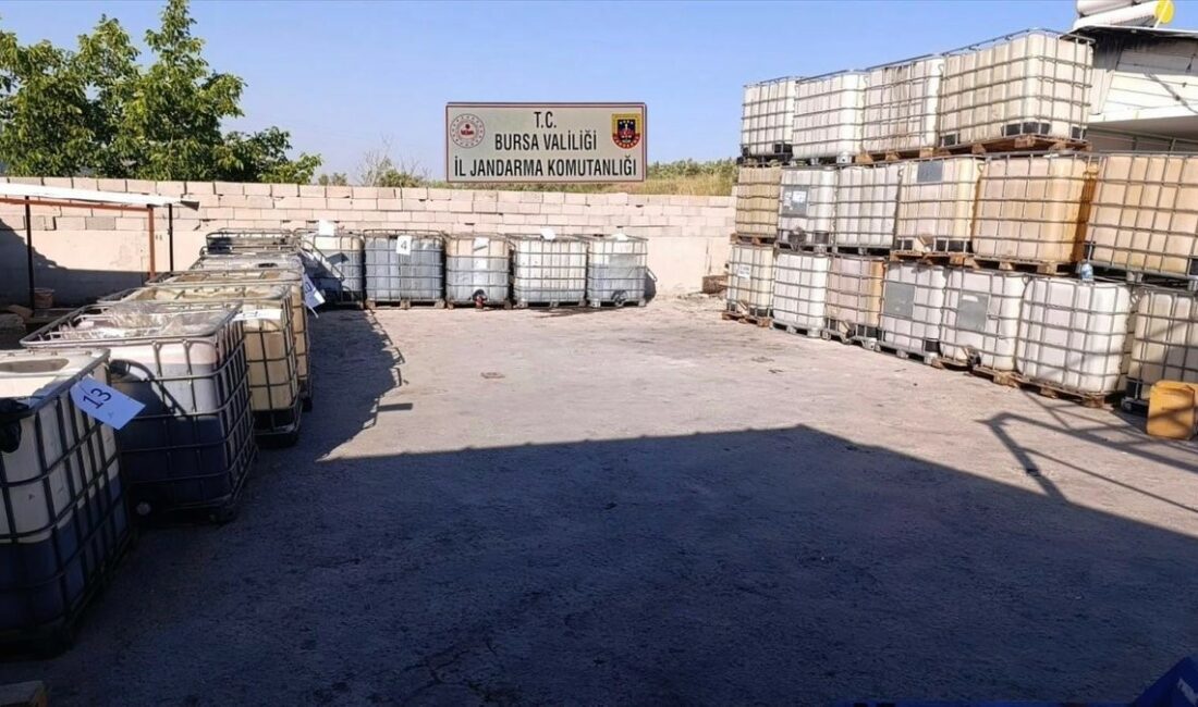Bursa’da 10 milyon liralık sahte madeni yağ operasyonu Bursa’da jandarma ekiplerince düzenlenen operasyonda piyasa değeri yaklaşık 10 milyon