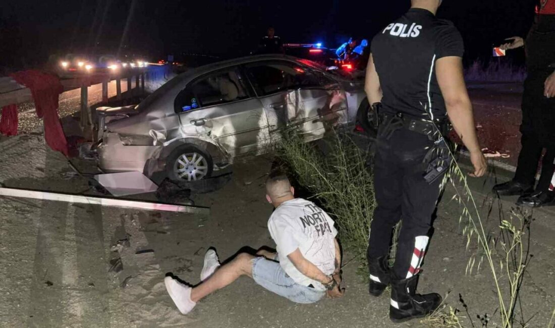 Bursa’da 100 kilometrelik kovalamaca bariyere çarpınca bitti Bursa’da polis ekiplerinin “dur” ihtarına uymayarak kaçan otomobil sürücüsü, yaklaşık
