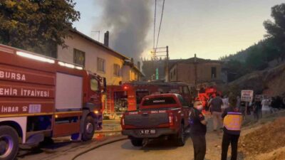 Bursa’nın İsmetiye Mahallesi’nde 2 katlı bir evde çıkan yangın faciayla