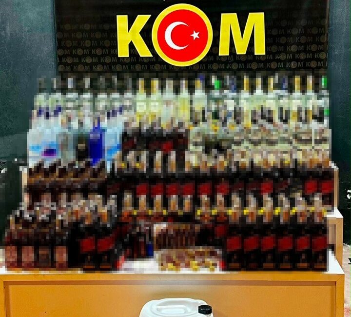 Bursa’da düzenlenen operasyonda 297 şişe sahte alkollü içki ile sahte