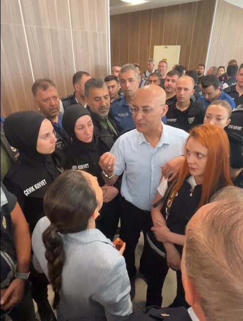Bursa’da Bozbey davası öncesi gerginlik Bursa’da tutuklu bulunan CHP’li Bursa Büyükşehir Belediye Başkanı Mustafa Bozbey’in