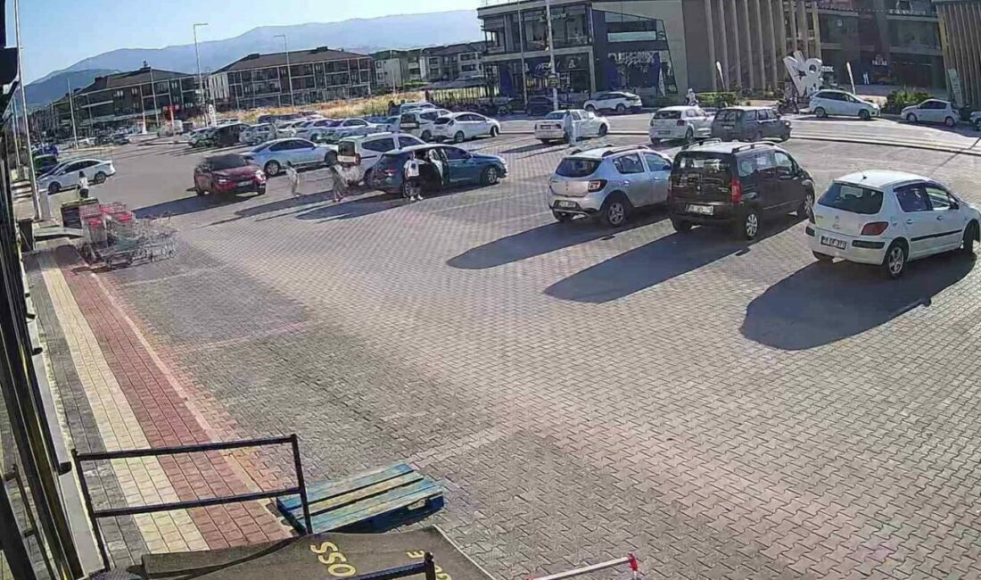 Bursa’da cipin çarptığı çocuk ağır yaralandı Bursa’nın İnegöl ilçesinde koşarak yolun karşısına geçmeye çalışan 9 yaşındaki
