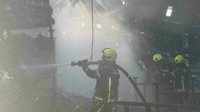 Bursa’nın Kestel ilçesinde bir fabrikada çıkan yangın ekiplerin müdahalesiyle kontrol
