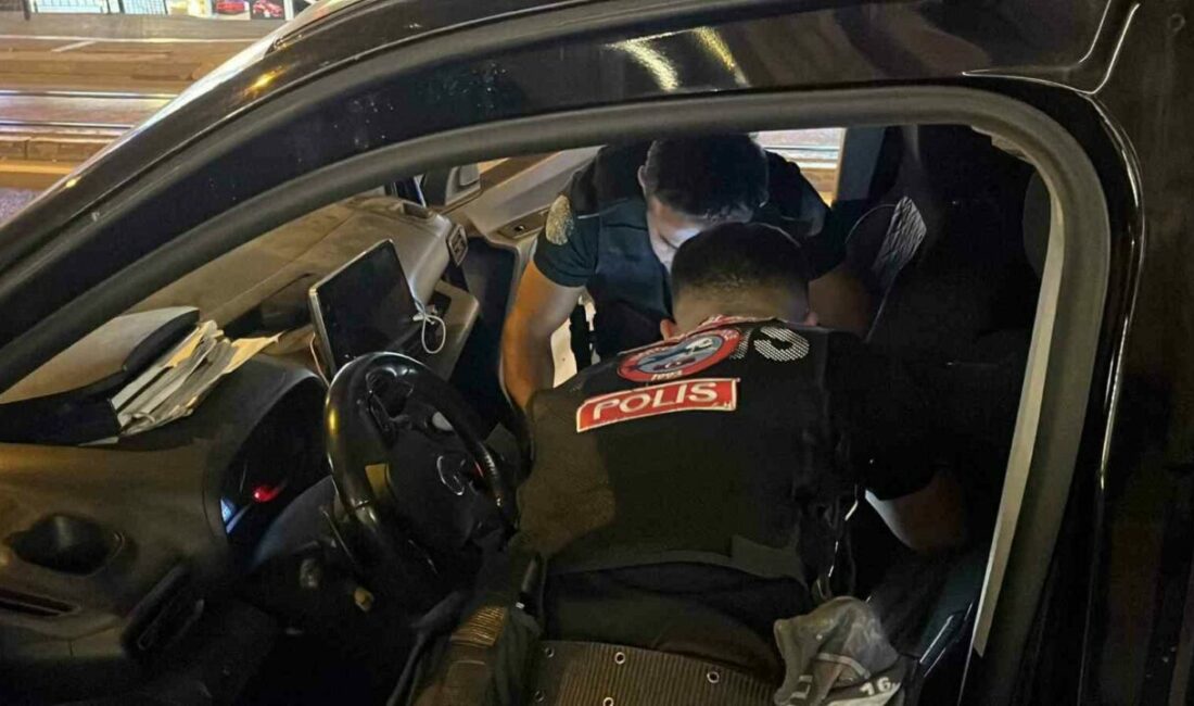 Bursa’da polis ekiplerince düzenlenen asayiş uygulamasında 15 aranan şahıs yakalanırken,