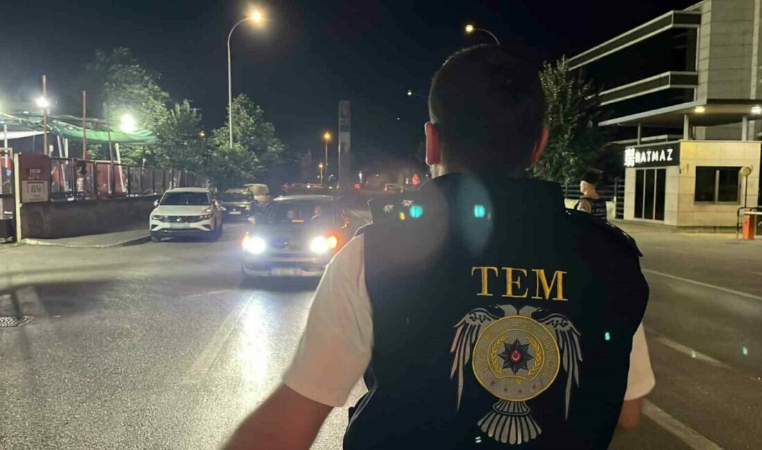 Bursa’da iki ilçe abluka altına alındı: Polis kuş uçurtmadı Bursa Emniyet Müdürlüğü koordinesinde Kestel ve Gürsu ilçelerinde gerçekleştirilen geniş