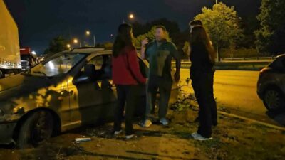 Bursa’nın Nilüfer ilçesinde kontrolden çıkan otomobilin tıra çarpması sonucu meydana