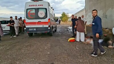 Bursa’nın Nilüfer ilçesinde kontrolden çıkan araç, köprülü kavşağın beton duvarına