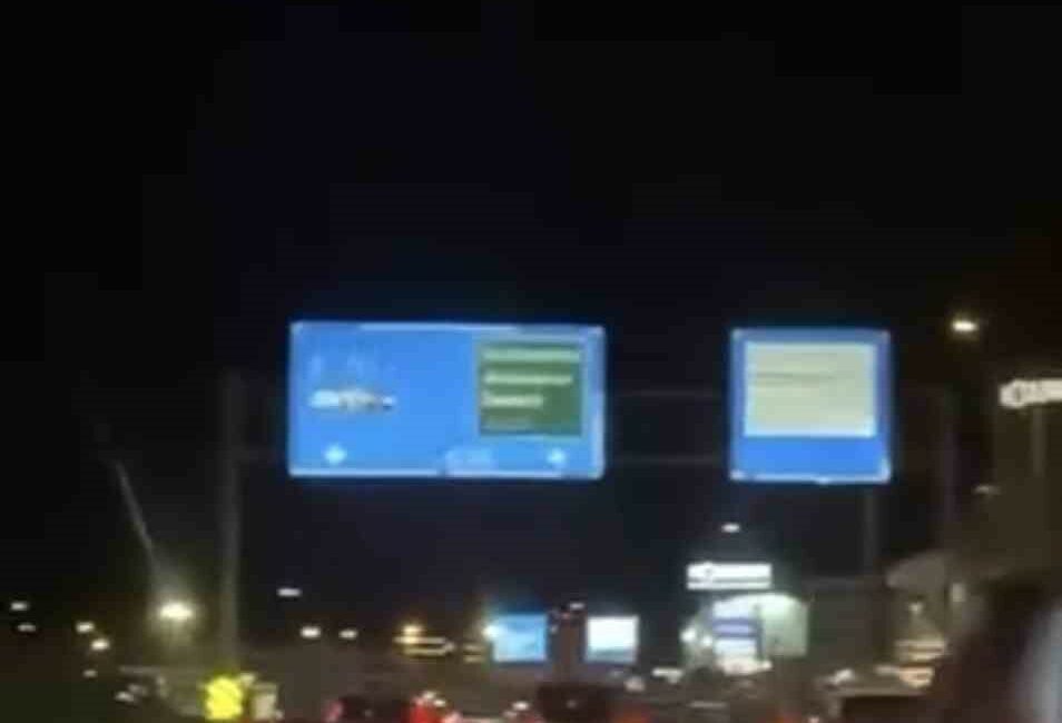 Bursa’da lüks otomobil kazaya karıştı, sürücü kaçtı Bursa’da makas atarak ilerleyen lüks araç, başka bir araca çarptıktan