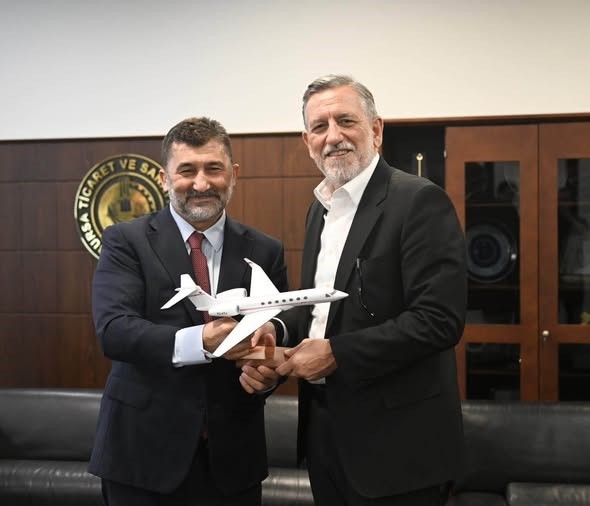 Bursa’da sivil havacılıkta iş birliği görüşmesi Bursa Ticaret ve Sanayi Odası’nda (BTSO), VatanJet yöneticileri ile gerçekleştirilen