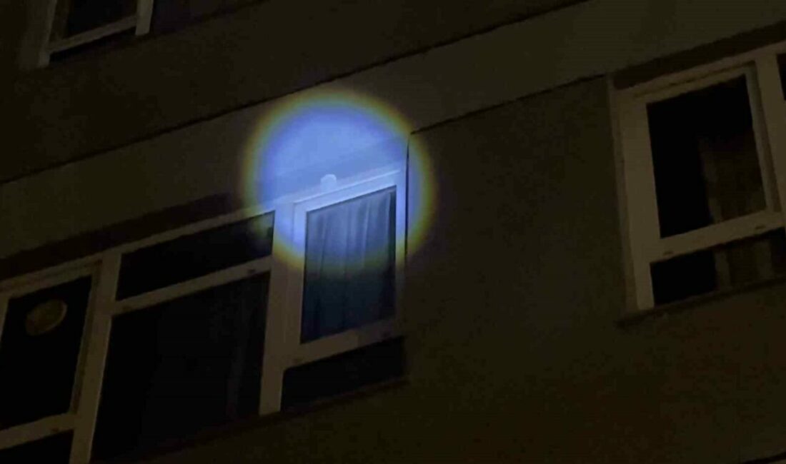 Bursa’nın en işlek sokağında kurşun yağdırdılar Bursa’nın Osmangazi ilçesinde gece saatlerinde silah sesleri mahalleyi ayağa kaldırdı.