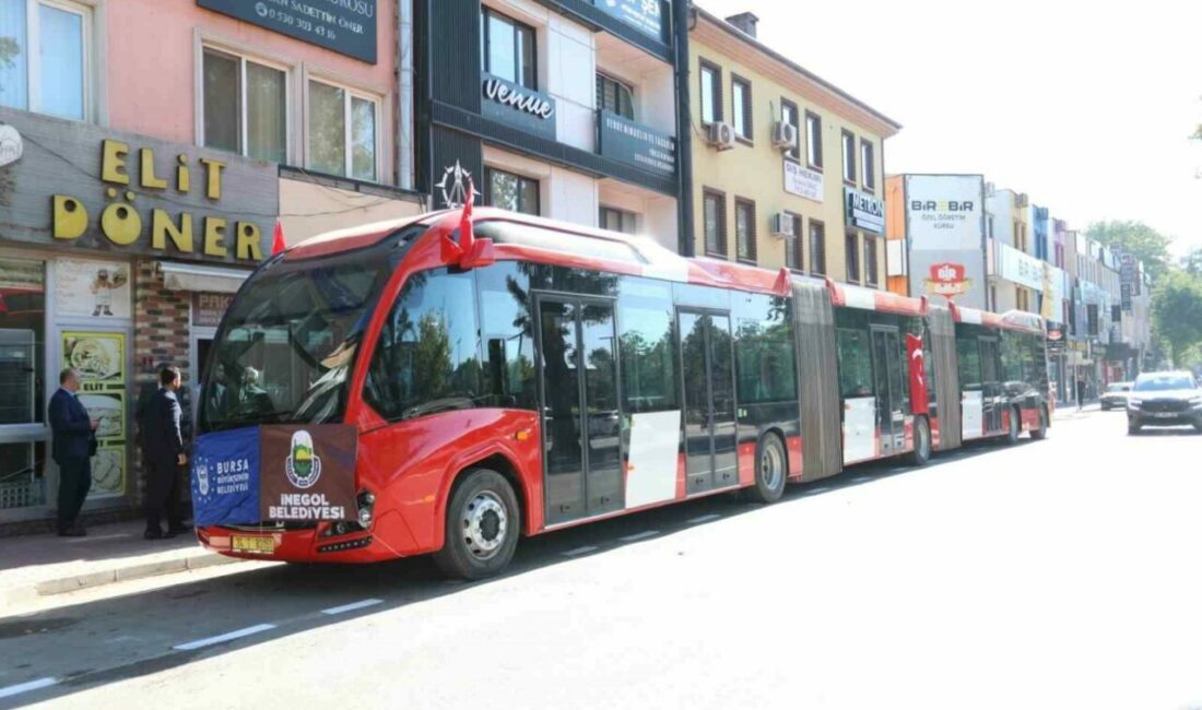 Bursa’nın metrobüsü ilk kez İnegöl’de görücüye çıktı Bursa Büyükşehir Belediyesi ve İnegöl Belediyesi öncülüğünde alternatif toplu ulaşım