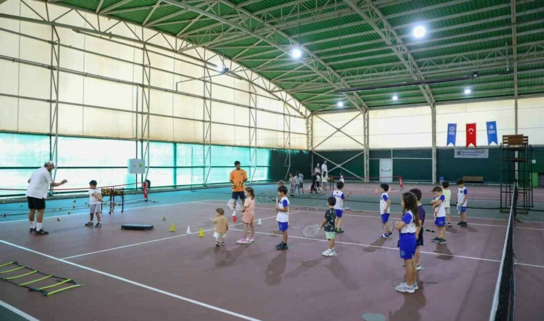 Büyükşehir Yaz Spor Okulları, ilk dönemini tamamladı Bursa Büyükşehir Belediyesi tarafından gençlerin yaz tatilini daha verimli geçirmelerini