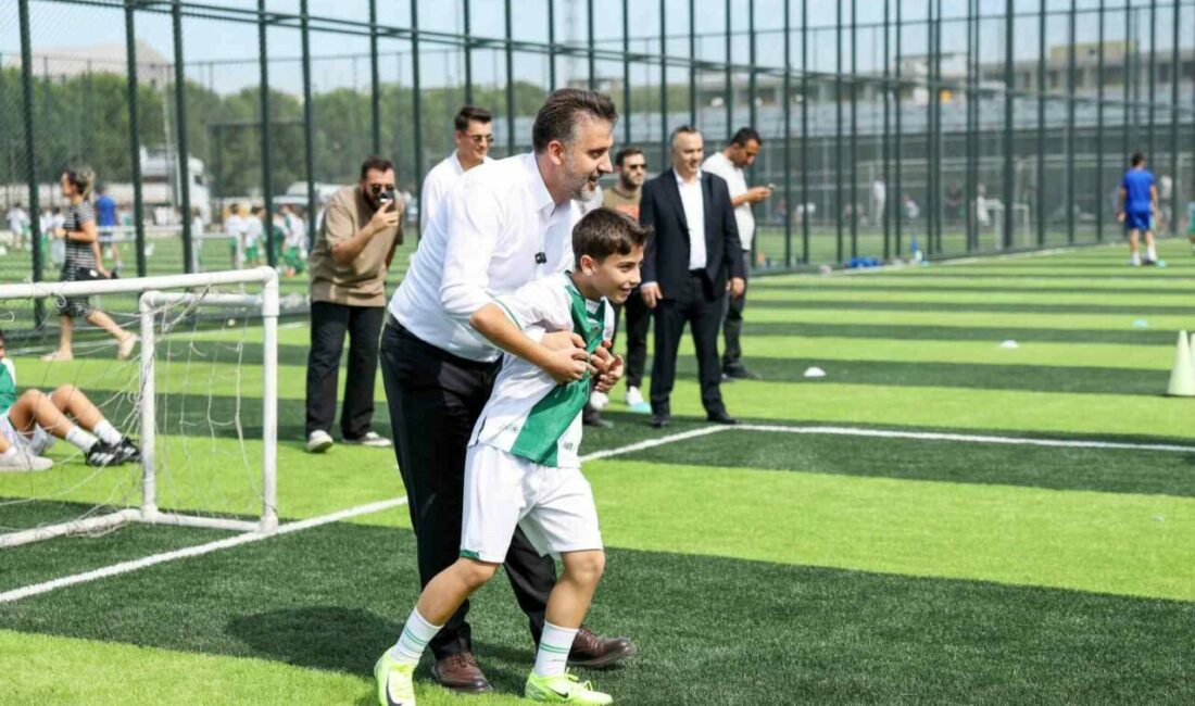 Büyükşehir’den Bursaspor’un geleceğine yatırım Bursa Büyükşehir Belediyesi, spor kenti kimliğini güçlendirmeye yönelik hayata geçirdiği