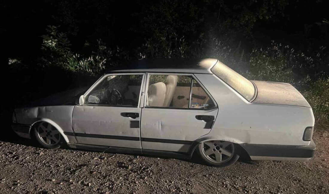 Bursa’nın İnegöl ilçesinde park halindeki otomobili çaldıkları iddia edilen 3