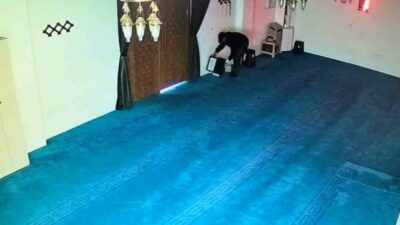 Bursa’nın İnegöl ilçesinde ibadete açık olan bir camide yaşanan hırsızlık
