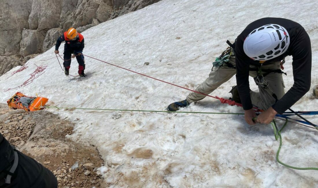 Cilo dağındaki 10 günlük kurtarma operasyonundan nefes kesen görüntüler Türkiye’nin en tehlikeli ve neredeyse hiç çıkılmayan zirvelerinden Hakkari il